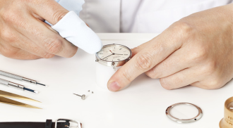 JuwelierRödiger NomosGlashütte Uhrenservice 1280x704px